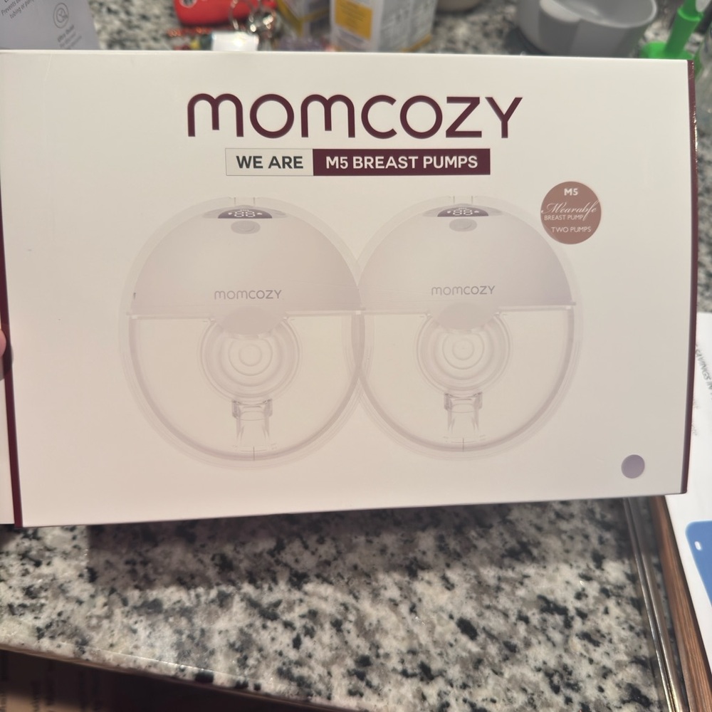 Momcozy M5 Breast Pumps - White
